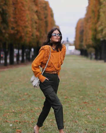 White Leather Shoul­der Bag of Paola Alberdi on the Instagram account @paolaalberdi