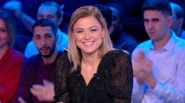 The dress in satin at Laure Boulleau in Canal Football Club of the 24/11/2019