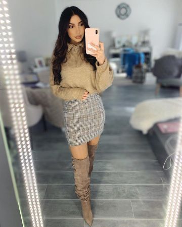 The sweater beige zipped worn by Sananas on his account Instagram @sananas2106