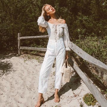 Body Top White de Maggie en la cuenta de Instagram @maggiestories