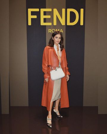 Minibolsa Peekaboo blanco de Paola Alberdi en la cuenta de Instagram @paolaalberdi