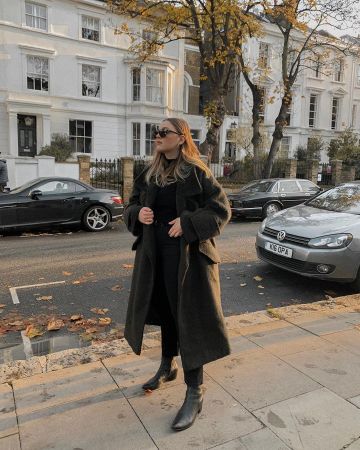 Black Sunglasses of Alix on the Instagram account @icovetthee