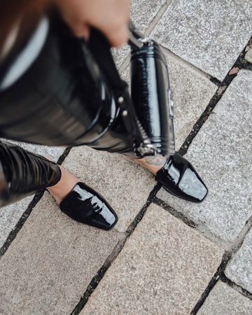Haute Vamp Mules En Noir de Jessica Cisailles sur l'Instagram account @jessica_rose_uk