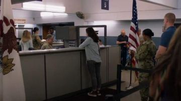 Converse Chuck Taylor® High Top Baskets portées par Debbie Gallagher (Emma Kenney) dans Shameless Saison 10, Épisode 04