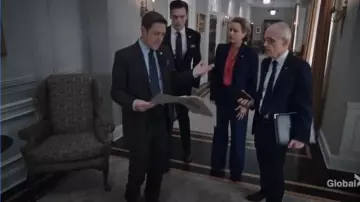 Alexander Mcqueen Flared Pin­striped Wool Trousers worn by Elizabeth McCord (Téa Leoni) in Madam Secretary Season 6 Episode 9