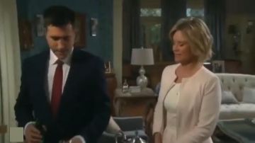 Ted Baker Robe Imprimée robe portées par Kayla Brady (Mary Beth Evans) comme on le voit sur les Jours de Notre Vie 28 novembre 2019