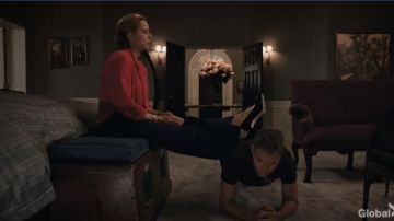 J.Crew Tie Neck Blouse in Re-Imag­ined Silk worn by Elizabeth McCord (Téa Leoni) in Madam Secretary Season 6 Episode 9