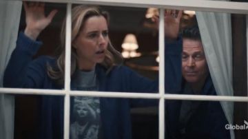 Peter Frampton Comes Alive T Shirt worn by Elizabeth McCord (Téa Leoni) in Madam Secretary Season 6 Episode 9