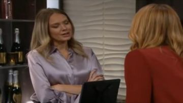 Cinq à Sept Satin Violet Chemisier porté par Abby Newman (Melissa Ordway) comme on le voit sur les Jeunes et Les Agités du 28 novembre 2019