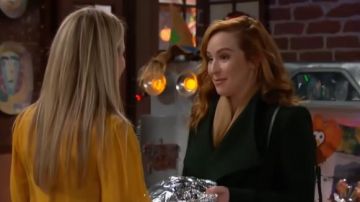 Vert Manteau Ceinturé porté par Mariah Copeland (Camryn Grimes) comme on le voit sur les Jeunes et Les Agités du 28 novembre 2019