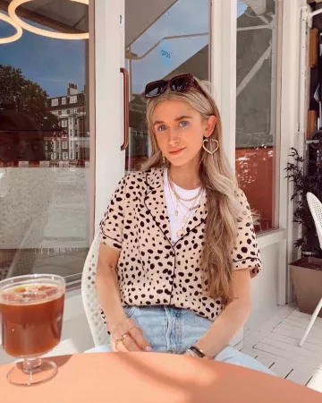 Collar de Corazón de Oro de Olivia Frost en la cuenta de Instagram @oliviabynature