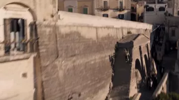 Triumph Bonneville Scrambler 1200 motorcycle driven by James Bond (Daniel Craig) in No Time To Die