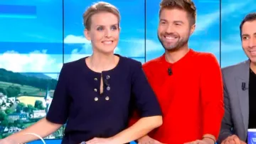 The short gown buttoned collar Blue right Sandra Ferreira in William at noon