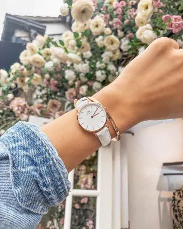 Pulsera clásica de Roxi en la cuenta de Instagram @roxxsaurus