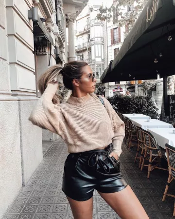 Roll Neck Batwing Jumper de Jessica Shears en la cuenta de Instagram @jessica_rose_uk