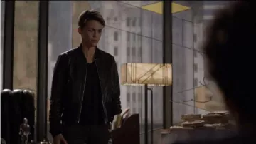 Maje Veste en Cuir Noir porté par Kate Kane (Ruby Rose) dans la Batwoman Saison 01 Episode 08