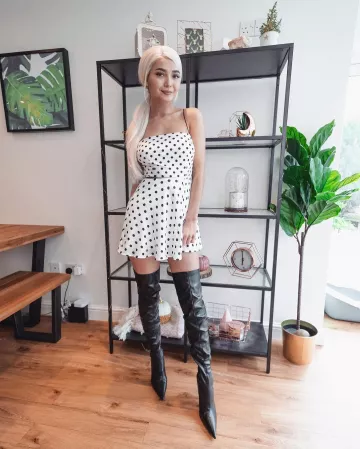 Black Heeled Boots of Roxi on the Instagram account @roxxsaurus