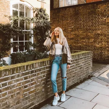 Fila Sneak­ers of Maggie on the Instagram account @maggiestories