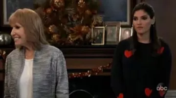 Suéter Rails Perci usado por Brook Lynn Quartermaine (Amanda Setton) visto en general hospital el 2 de diciembre de 2019