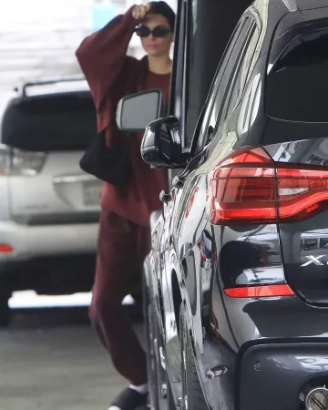 Yeezy Nylon Slipper worn by  Kendall Jenner Beverly Hills December 1, 2019