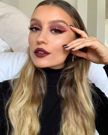 Le col roulé noir porté par Chloé Bleinc sur son compte Instagram @chloebbbb