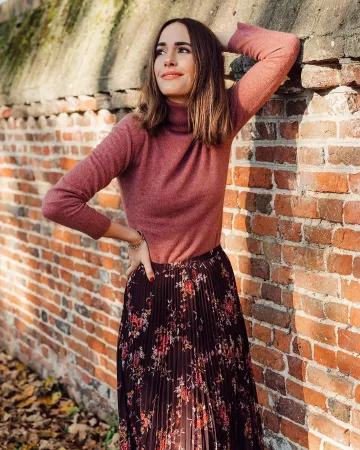 Le col roulé rose de Louise Roe sur son compte Instagram @louiseroe