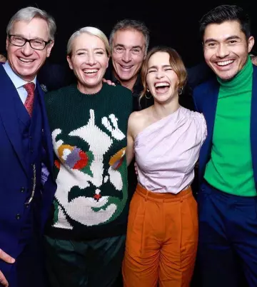 Le pantalon orange porté par Emilia Clarke sur son compte Instagram @emilia_clarke