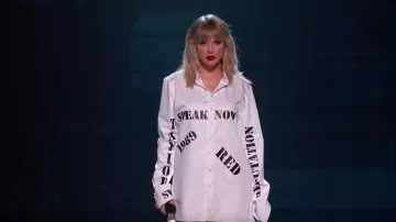 TS Merchandising White shirt Speak Now 1989 Red worn by Taylor Swift for her Live Performance at the 2019 American Music Awards