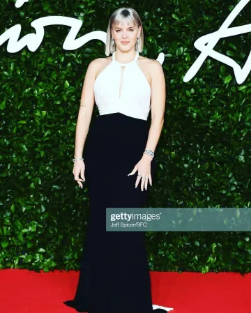 Bvlgari Ser­pen­ti Bracelet of Anne-Marie on the Instagram account @annemarie December 3, 2019