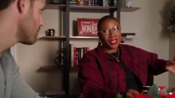 Alexanderwang Veste en jean porté par Henrietta 'Poule' Wilson (Aisha Hinds) 9-1-1 de la Saison 03, Épisode 10