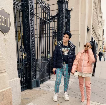 Bolso de hombro chanel de cuero blanco de Gabi Demartino en la cuenta de Instagram @gabi 28 de noviembre de 2019