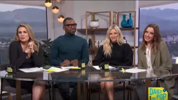 L'errance Recadrée Cable Knit Pull porté par Morgan Stewart sur E! News 3 Décembre 2019