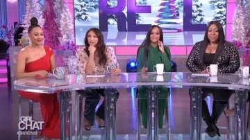 Alice + olivia Kylie Shawl Collar Blazer usado por Rachel Lindsay en The Real diciembre 3,2019