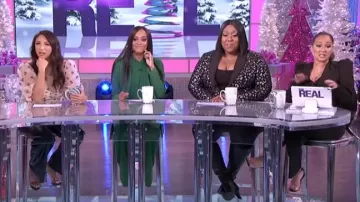 Alice+olivia Dylan Wide Leg Pantalones usados por Rachel Lindsay en The Real diciembre 3,2019