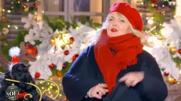 The red scarf worn by Valérie Damidot in My most beautiful Christmas in the issuance of the 3/12/2019