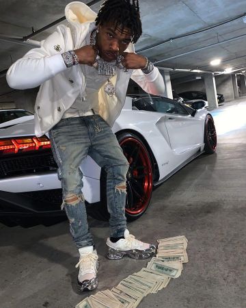 Zapatos Adidas Ozweego Blanco y Plata de Lil Baby en la cuenta de Instagram de @lilbaby_1