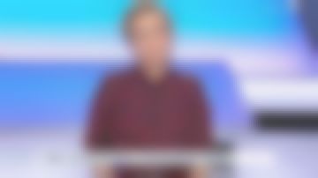 La robe imprimé strates de Caroline Roux dans C dans l'air