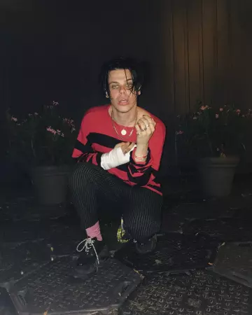 Pink and Black striped sweater worn by Yungblud on his Instagram account @yungblud