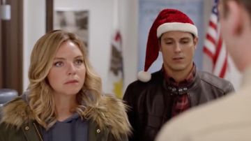 Camisa roja a cuadros de Joe Peterson (Sean Faris) en Mission: Christmas Romance