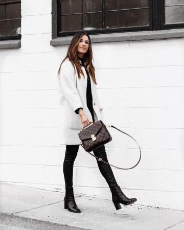 Bershka Pull En Noir de Jena Toomey sur l'Instagram account @jenatoomey