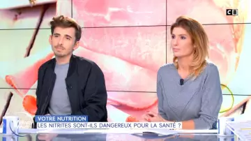 Le pull gris de Caroline Ithurbide dans William à midi du 02/12/2019