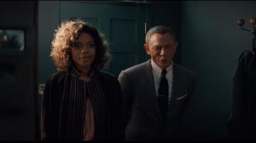 Purple velvet jacket of Eve Moneypenny (Naomie Harris) in No Time To Die