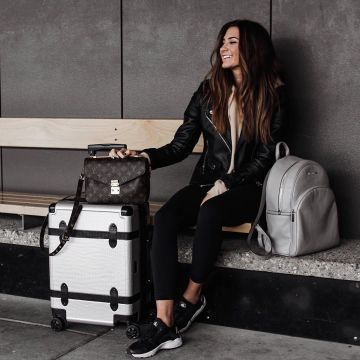 Support Sac à dos en Cuir de Jena Toomey sur l'Instagram account @jenatoomey