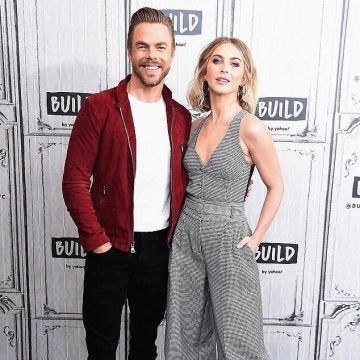 Tommy Hilfiger Zendaya Houndstooth Check Chaleco usado por Julianne Hough People Ahora 3 de diciembre de 2019