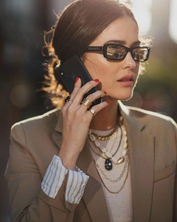 Yel­low Gold Ring of Paola Alberdi on the Instagram account @paolaalberdi