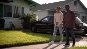 Vans Sk8 Hi Baskets portées par Layla Keating (Greta Onieogou) dans Tous les Américains Saison 2 Épisode 8