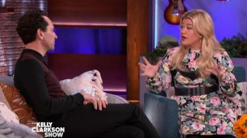 Vivetta Lace inserta Vestido de estampado floral usado por Kelly Clarkson en The Kelly Clarkson Show 2 de diciembre de 2019