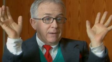Green blazer Past (Leslie Jordan) is in the continuation of Christmas