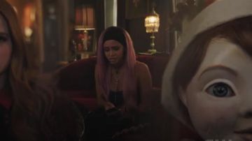 Topshop Lavé Noir, Boucle ardillon Jamie Jeans portés par Toni Topaze (Vanessa Morgan) dans Diva Saison 4 Épisode 8