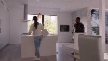 AG Isabelle Jeans portés par Layla Keating (Greta Onieogou) dans Tous les Américains Saison 2 Épisode 8